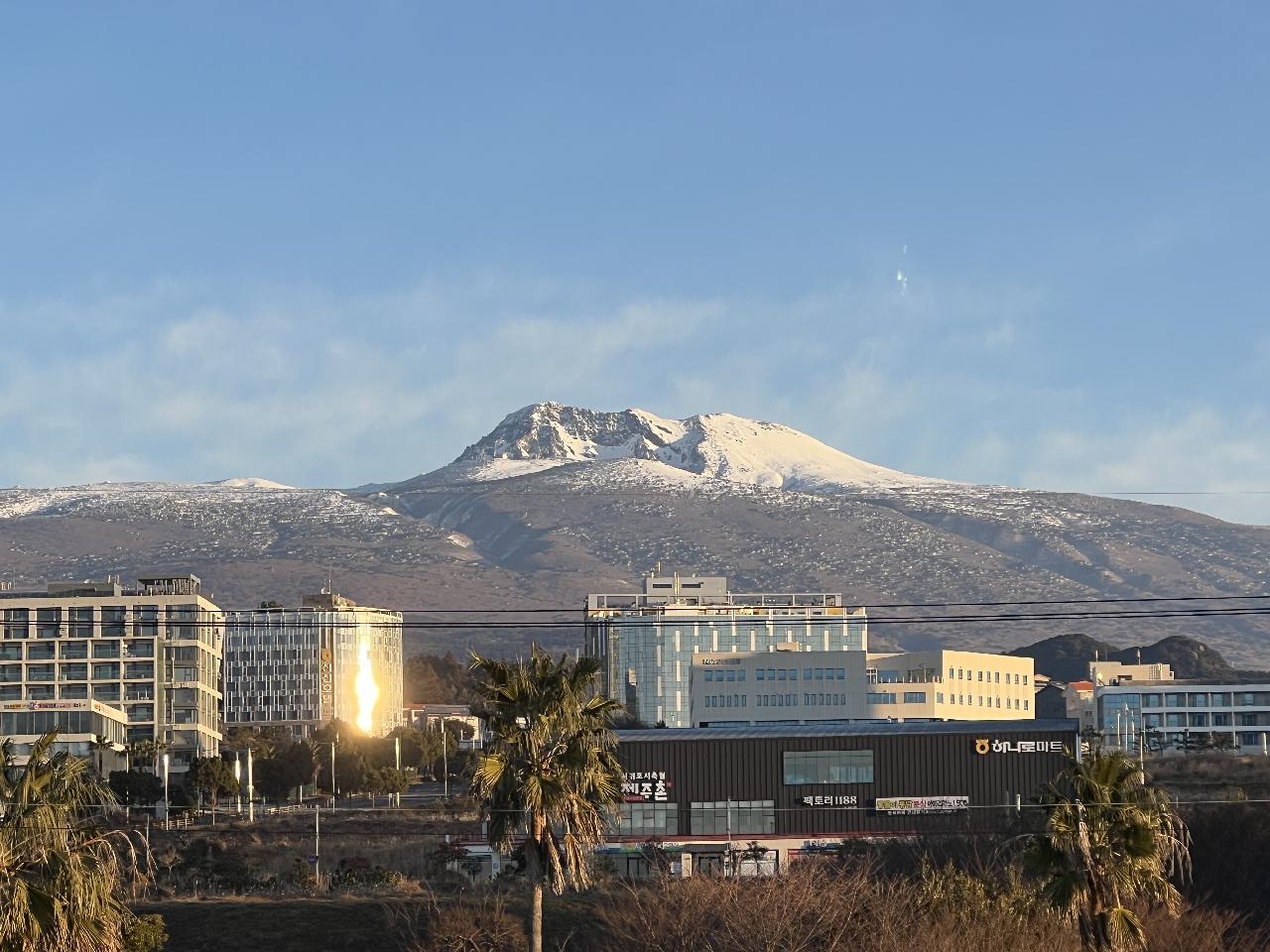 폭설 뒤 한라산 풍경